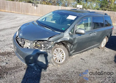2014 Toyota Sienna Xle V6 8 Passenger z USA, uszkodzony, nr VIN 5TDYK3DC4ES522721